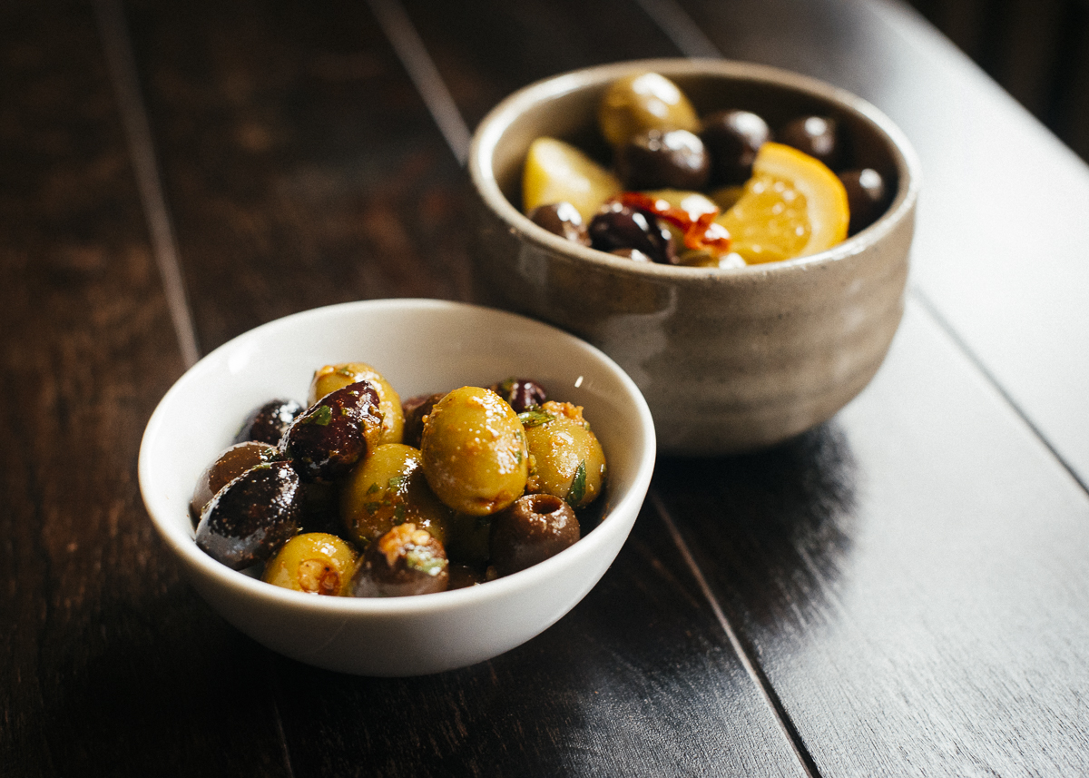 Marinated and Spiced Olives | meljoulwan.com