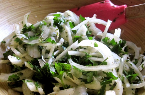 Lebanese Onion and Parsley Salad | meljoulwan.com