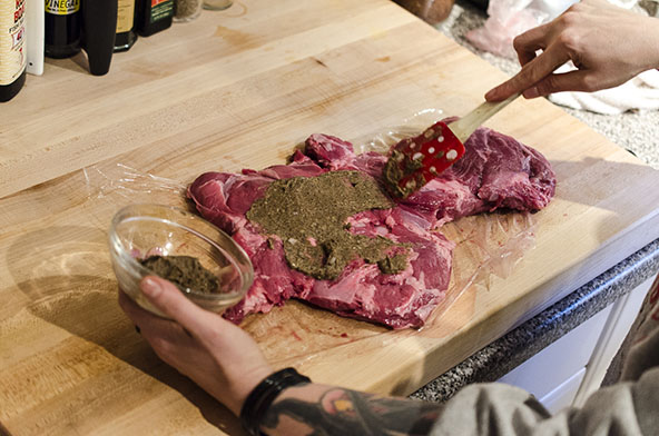 Spreading the spice mixture on the lamb | meljoulwan.com