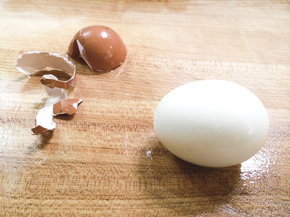 Hard-Boiled Egg Peeler  How to shed an eggshell in seconds. http