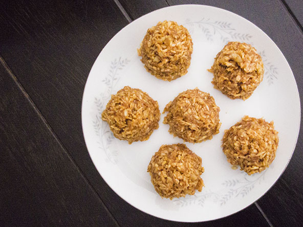 Paleo coconut macaroons with maple syrup | meljoulwan.com