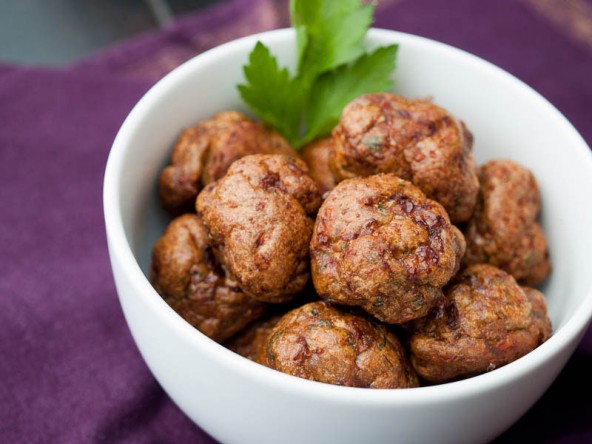 Moroccan Merguez Meatballs | meljoulwan.com